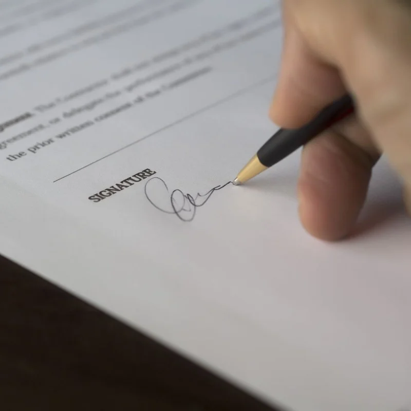 Contract drafting & review