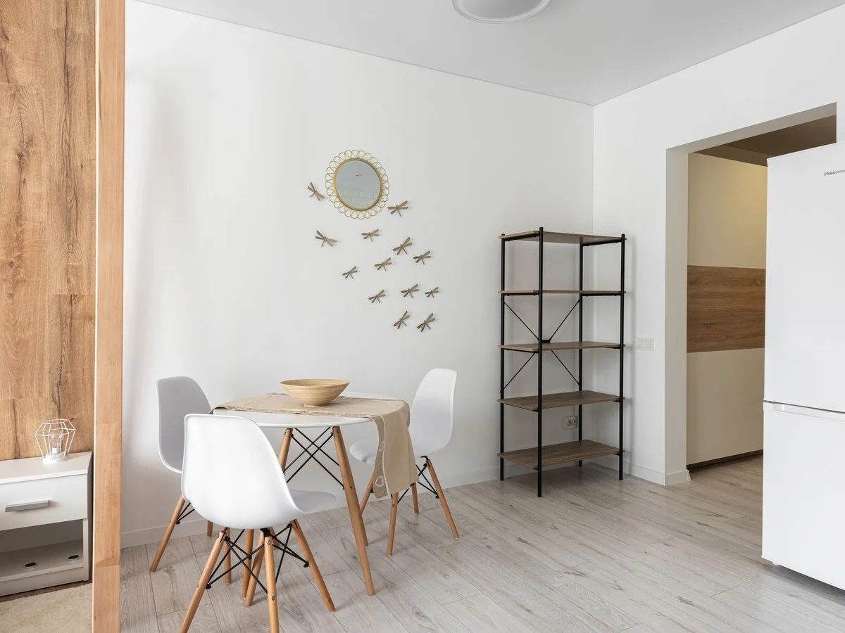 “Mayla” table + 6 chairs