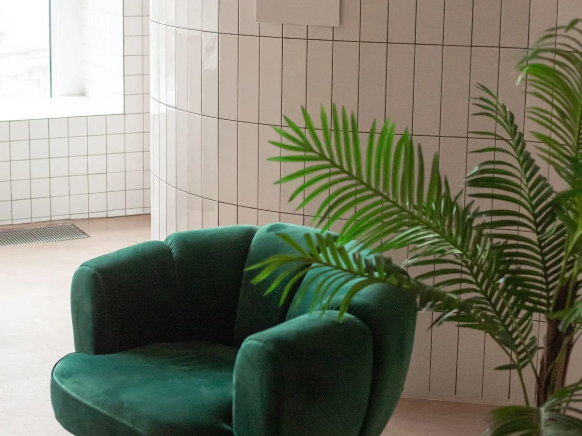 “Mawja” velvet armchair
